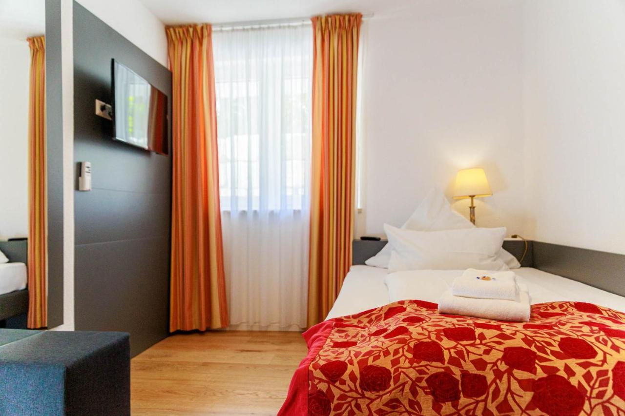 Bodensee-Hotel Kreuz Uhldingen-Mühlhofen Buitenkant foto